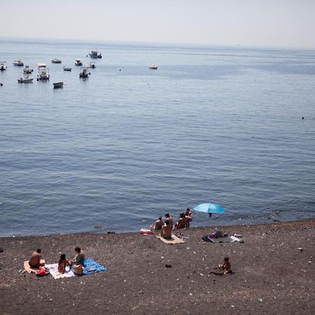 Un Tuffo Nella Baia Di Capomulini Acireale Exterior foto