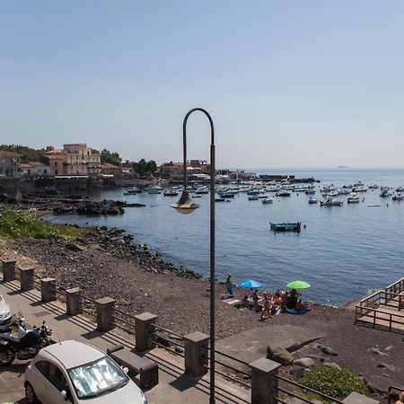 Un Tuffo Nella Baia Di Capomulini Acireale Exterior foto