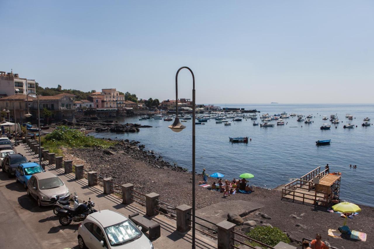 Un Tuffo Nella Baia Di Capomulini Acireale Exterior foto