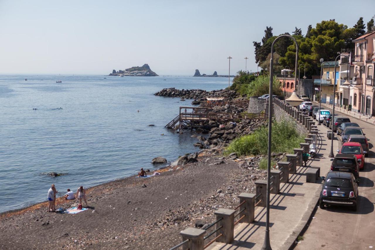 Un Tuffo Nella Baia Di Capomulini Acireale Exterior foto